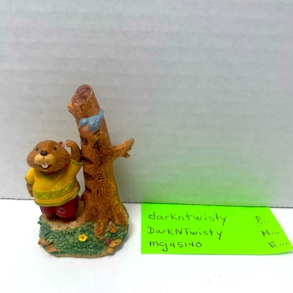 Vintage 1991 Hallmark Tender Touches Growth Chart Beaver Figurine - Picture 1 of 9